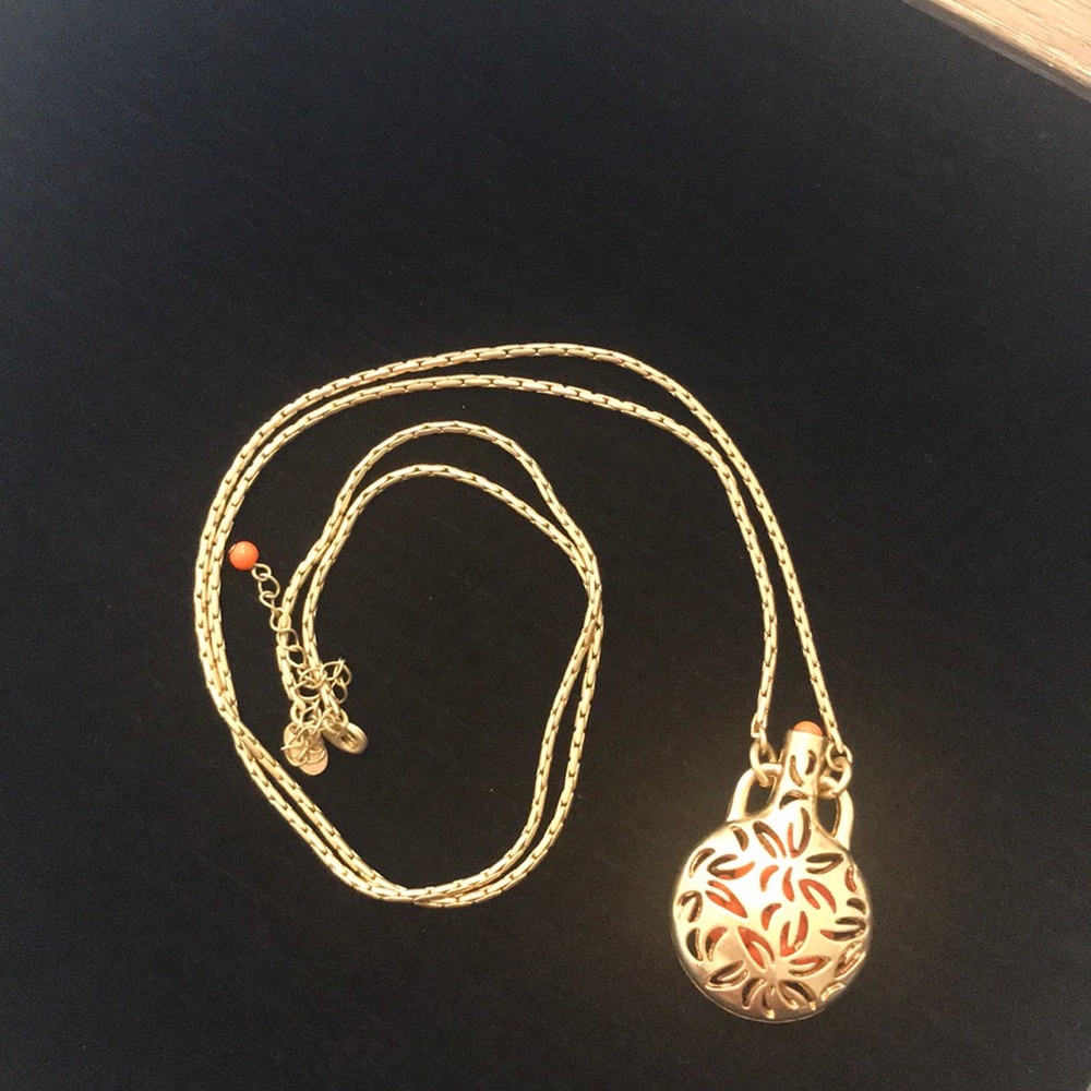 🌻Lia Sophia, gold statement necklace.